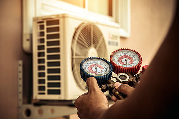 Professional Hvac technician working in Dupo, IL